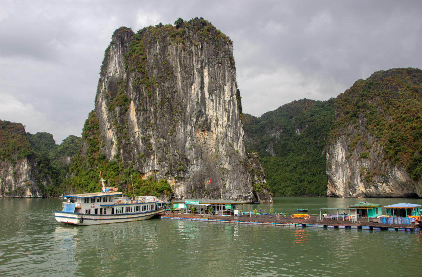 Vietnam’s Junk Boat Cruise on the Mysterious Ha Long Bay